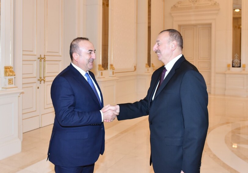 Президент Ильхам Алиев принял министра иностранных дел Турции (Фото)