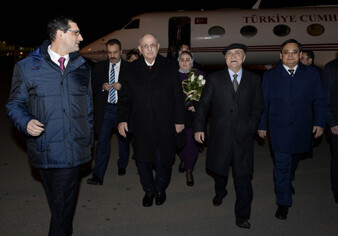Председатель Великого национального собрания Турции прибыл с визитом в Азербайджан