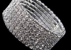 В Баку из ювелирного магазина украли бриллиантовый браслет 