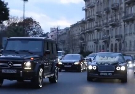 Свадебный кортеж в Баку из автомобилей с номерами 555 (Видео)