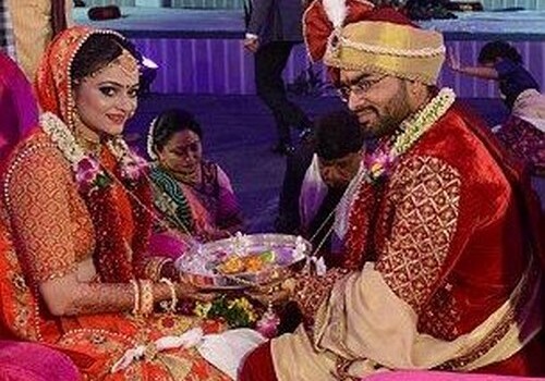Индийский миллионер оплатил свадьбы для 236 невест, росших без отцов (Фото)