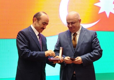 Али Гасанов вручил награды сотрудникам азербайджанских теле- и радиокомпаний (Фото)