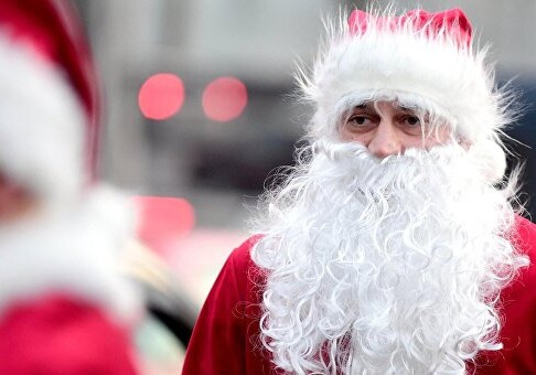 Вице-премьер Грузии в одеянии Санта-Клауса раздал детям подарки (Видео)