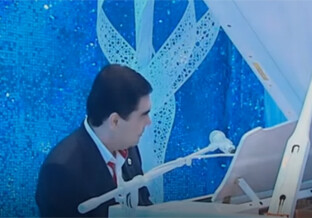 Президент Туркменистана на праздновании Нового года исполнил песню собственного сочинения (Видео)