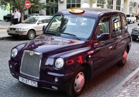 В Баку «лондонское» такси совершило аварию, есть погибший и раненые