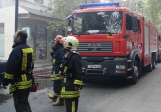В Управлении полиции Абшеронского района произошел пожар, сгорели два автомобиля