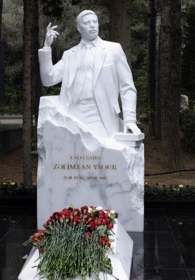 Состоялось открытие надгробного памятника народному поэту Залимхану Ягубу