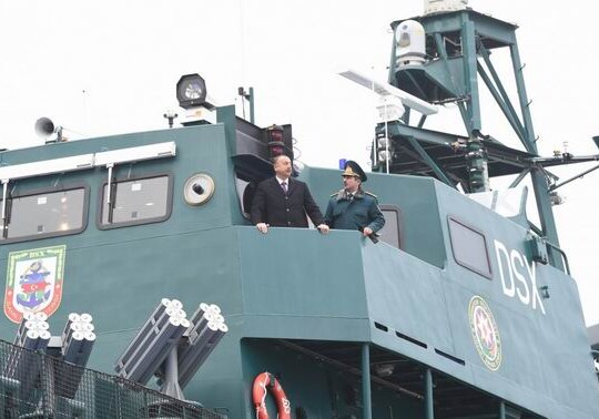 Ильхам Алиев ознакомился с сошедшим со стапелей кораблем «Туфан» Береговой охраны Госпогранслужбы и новой спецтехникой (Фото)