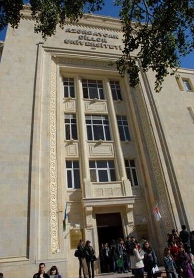 Уволены 5 деканов Азербайджанского университета языков