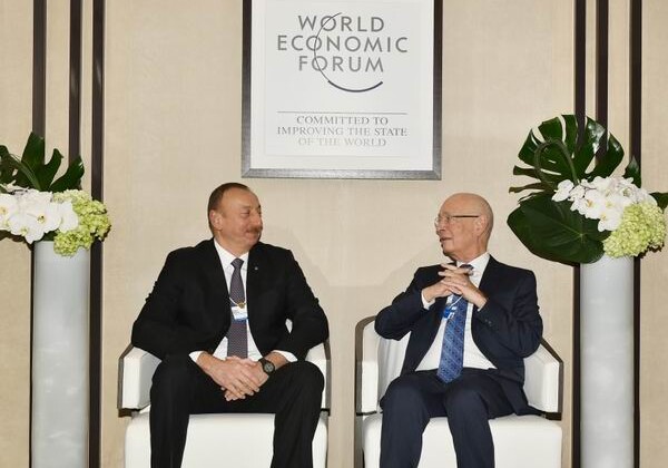 Ильхам Алиев встретился с исполнительным председателем Всемирного экономического форума (Фото)
