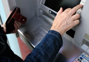 В Баку из банкомата украли 40 тысяч манатов