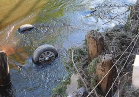 В Исмаиллы автомобиль упал в реку: отец погиб, сын получил тяжелые травмы