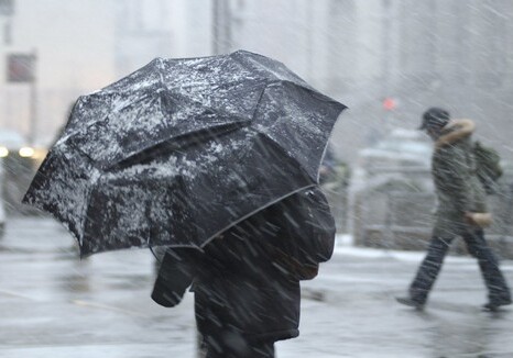 Завтра в Баку ожидаются дождь и мокрый снег, на дорогах - гололед