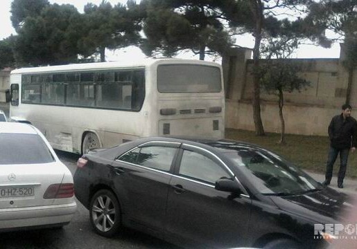 ДТП в Баку с участием пассажирского автобуса (Фото)