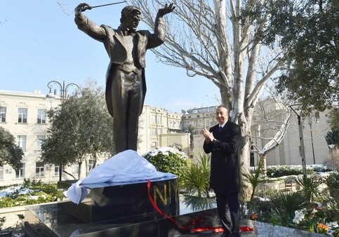 Президент Ильхам Алиев принял участие в церемонии открытия памятника Ниязи (Фото)