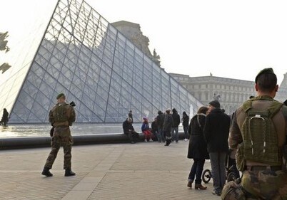 Из Лувра в связи со стрельбой эвакуированы посетители