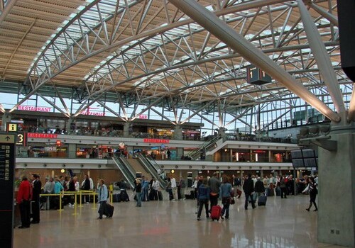 В аэропорту Гамбурга 50 человек отравились неизвестным газом