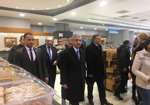 Вице-премьер Азербайджана провел мониторинг цен в ряде супермаркетов (Фото)