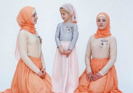 Младшие дочери Рамзана Кадырова снялись для модного бренда своей старшей сестры (Фото)
