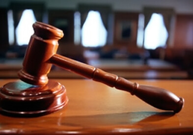 Бакинский суд оправдал женщину, обвиняемую в убийстве мужа