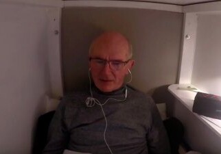 Ирландец поселился на несколько дней в гробу с с освещением, вентиляцией и Wi-Fi (Видео)