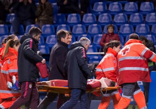 Футболист «Атлетико» Торрес получил травму головы и потерял сознание (Видео)