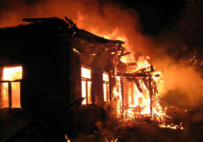 В Баку сгорел дом вместе с хозяином