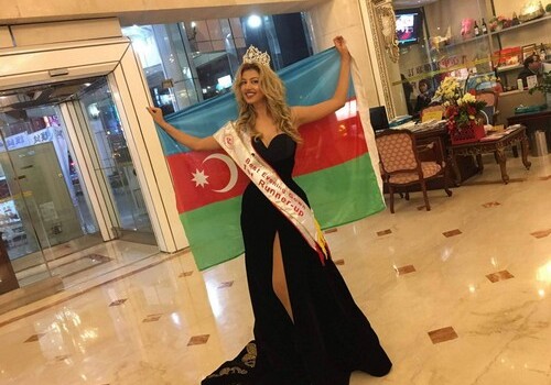 Азербайджанская модель награждена на международном конкурсе (Фото)