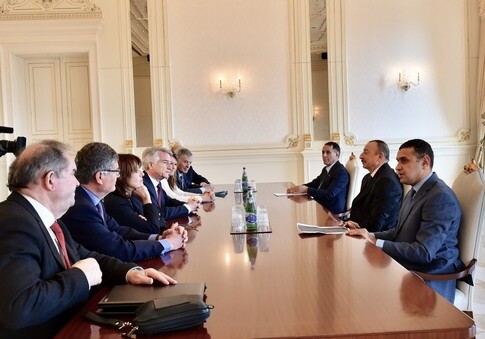 Президент Азербайджана принял руководителя группы французско-кавказской дружбы Сената Франции