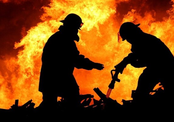 В Баку при пожаре на стройке погиб рабочий