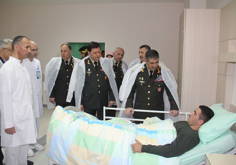 Руководство Минобороны АР посетило военный госпиталь (Фото)