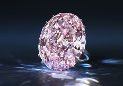 Крупнейший розовый бриллиант оценили в $60 млн 