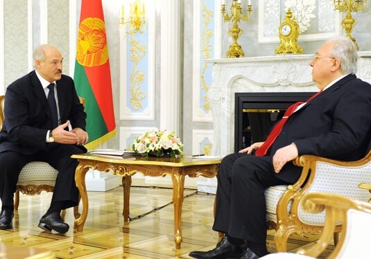 Лукашенко: «Армения и Азербайджан без всяких посредников должны сесть за стол и решить проблему»