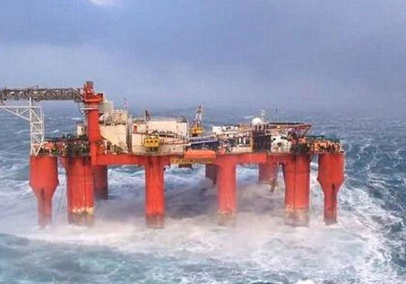 SOCAR эвакуирует нефтяников – в связи со штормовым предупреждением