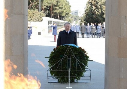Нурсултан Назарбаев посетил Шехидляр хиябаны и почтил память общенационального лидера Азербайджана (Фото-Обновлено)