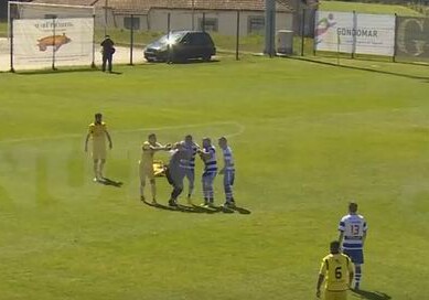 Португальский футболист отправил судью в нокаут ударом ногой в голову (Видео)