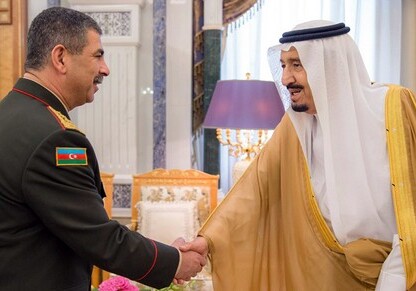 Министр обороны Азербайджана встретился с королем Саудовской Аравии (Фото)