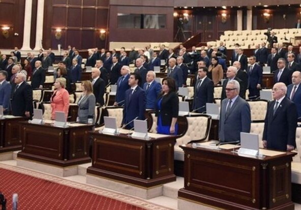 Азербайджанские депутаты о своих кредитных долгах