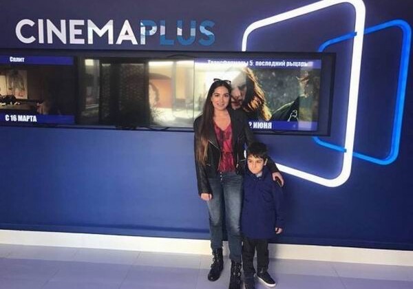 Арзу Алиева с сыном в Cinema Plus (Фото)