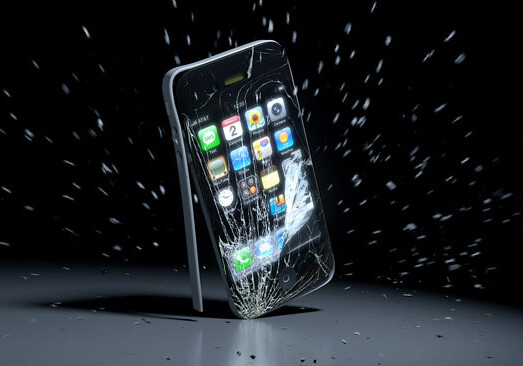 Apple запатентовал спасающий iPhone от падения чехол
