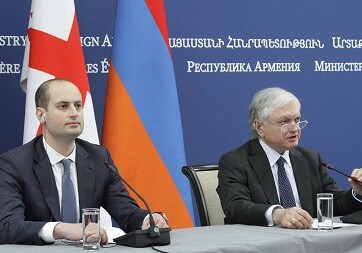 Главы МИД Армении и Грузии обсудили карабахский конфликт