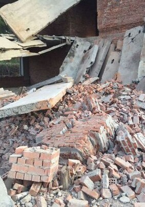 В Баку обрушилось недостроенное здание Центра отдыха, два человека погибли (Обновлено)