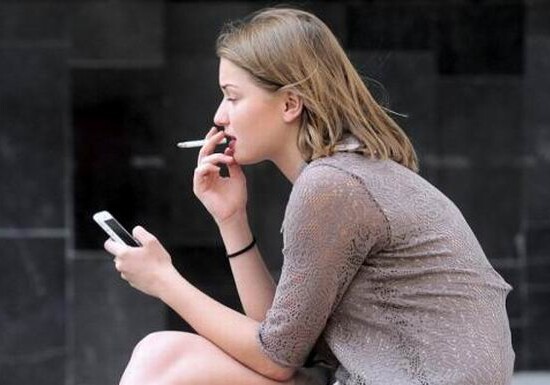 Доля курящих женщин в Азербайджане увеличилась до 1%