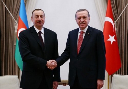 Президент Азербайджана поздравил турецкого коллегу с успешным завершением референдума