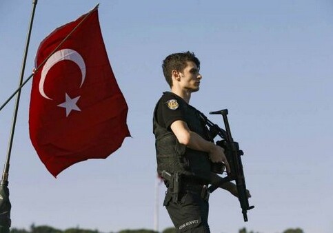 Турция продлила чрезвычайное положение на три месяца