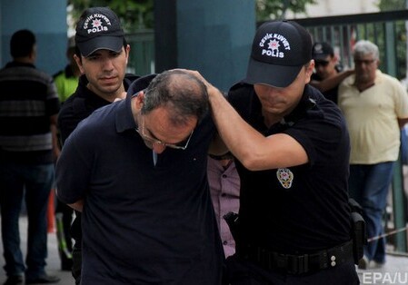 В Турции за ночь задержали более тысячи подозреваемых в связях с Гюленом