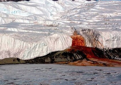 Ученые разгадали тайну Кровавого водопада в Антарктиде