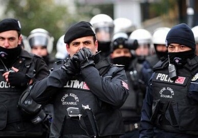 В Турции более 9 тысяч полицейских отстранены от работы за связи с Гюленом