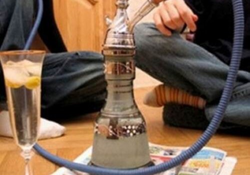 В Азербайджане ограничивается курение кальяна и электронных сигарет