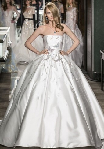 Американский дизайнер сшила свадебное платье за $2 млн